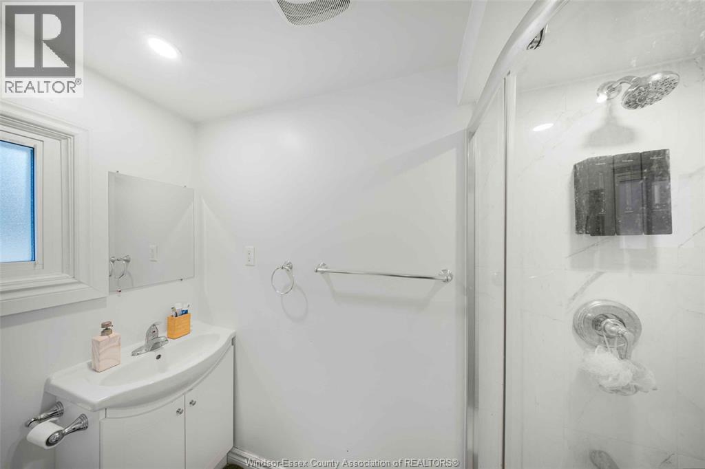 771 CHILVER ROAD - 32
