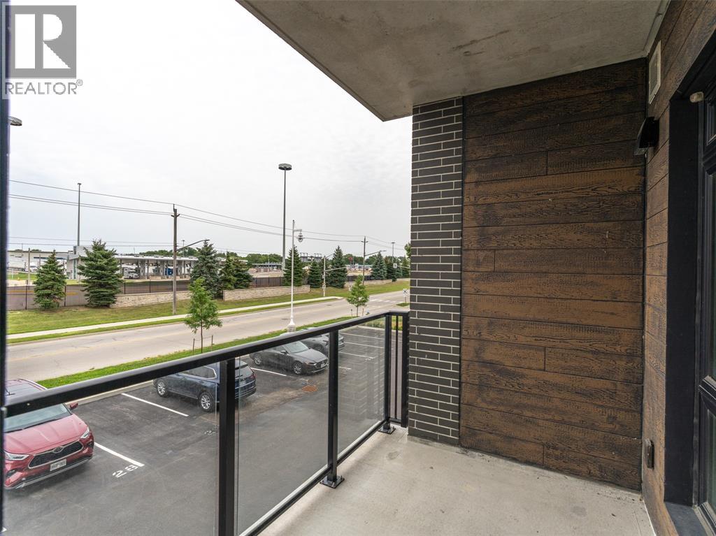 1540 VENETIAN Unit 204 photo 2