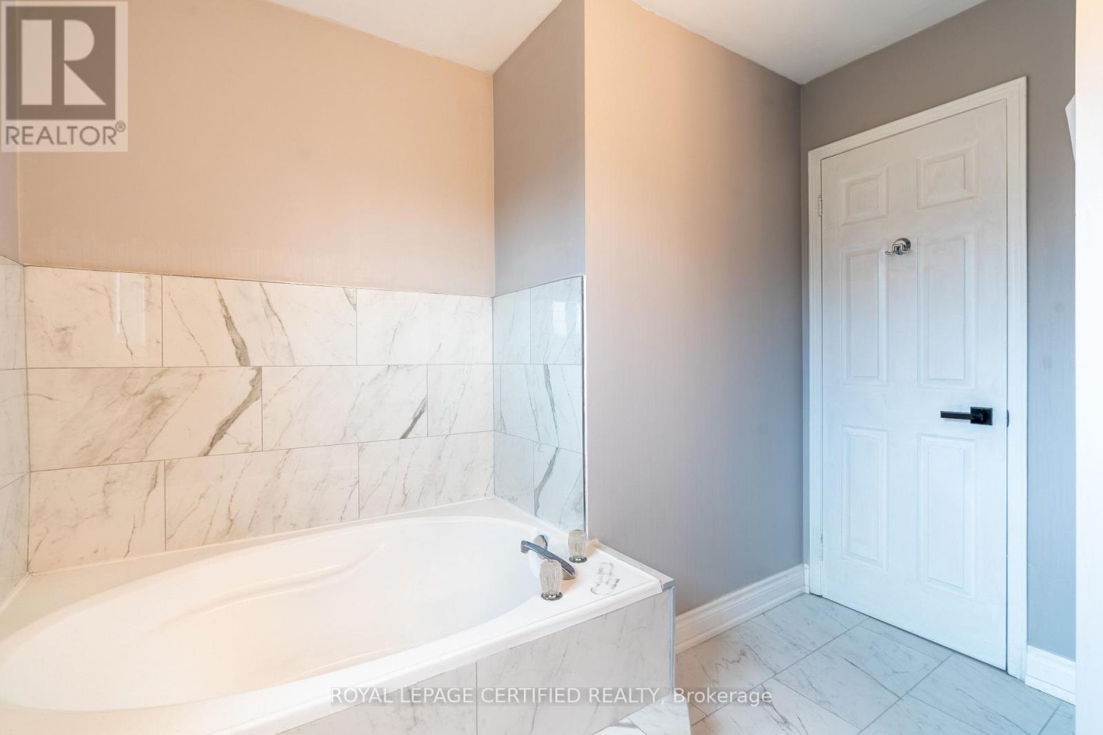 976 GRANDVIEW STREET N - 23