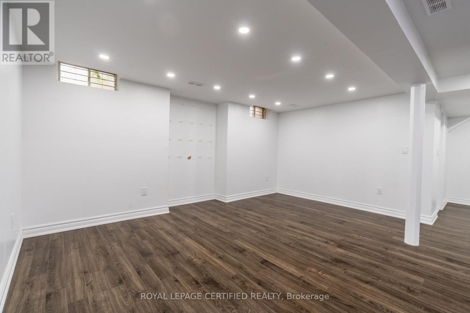 976 GRANDVIEW STREET N - 32