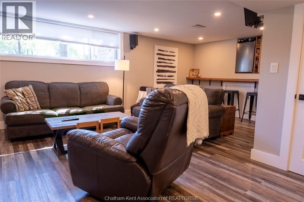 35 Crystal DRIVE - Image 30