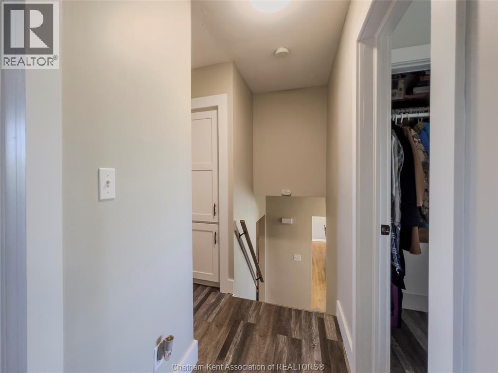 35 Crystal DRIVE - Image 17