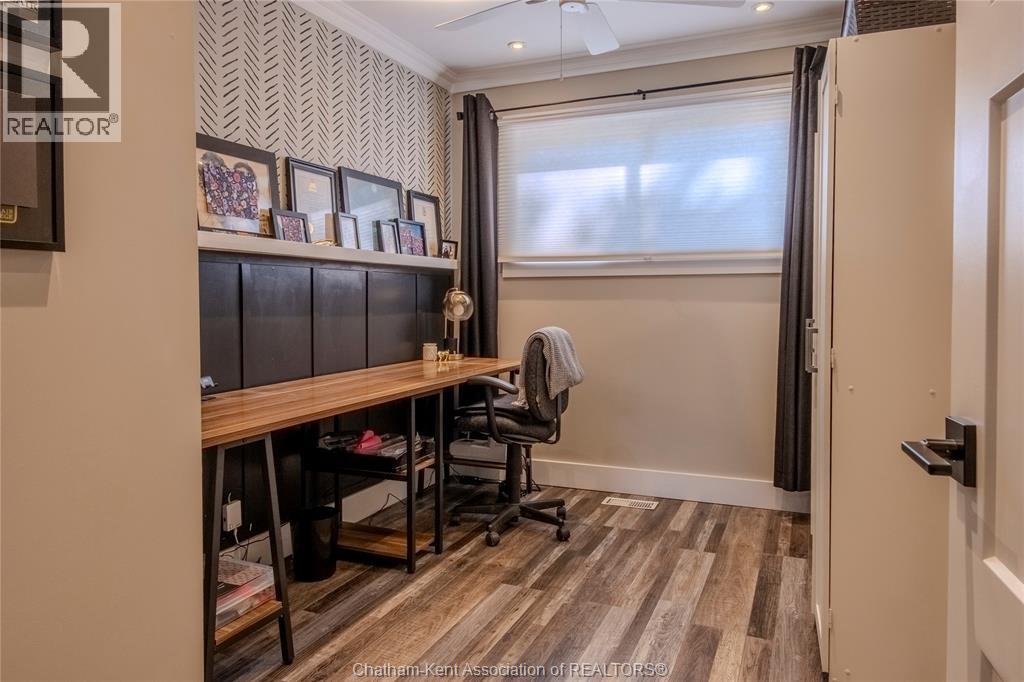 35 Crystal DRIVE - Image 26