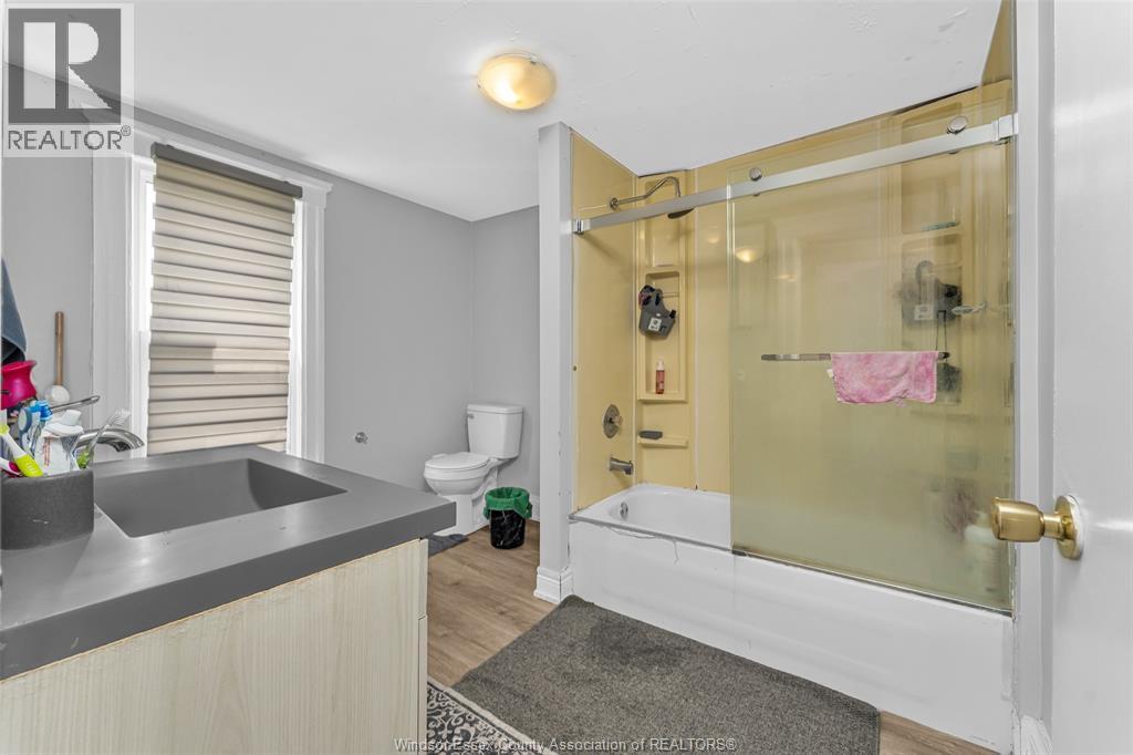 421 ELM AVENUE - 17