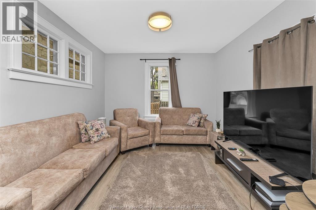 421 ELM AVENUE - 9