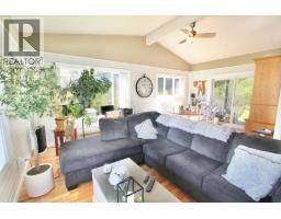 Enclosed porch - 2130 Teal Boulevard, Masset, BC V0T1M0 Photo 6
