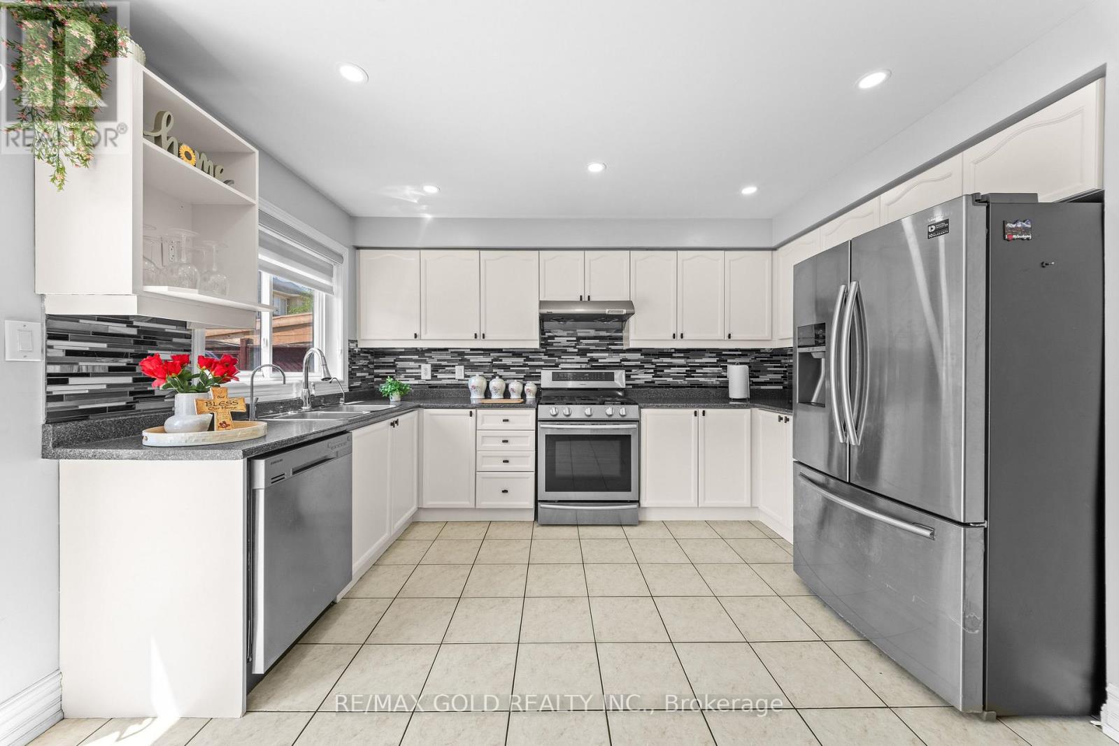 8 BAYRIDGE DRIVE - 12