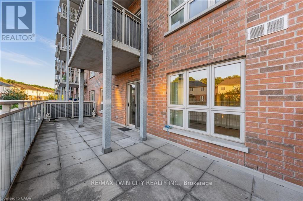 #203 155 WATER STREET S - 33