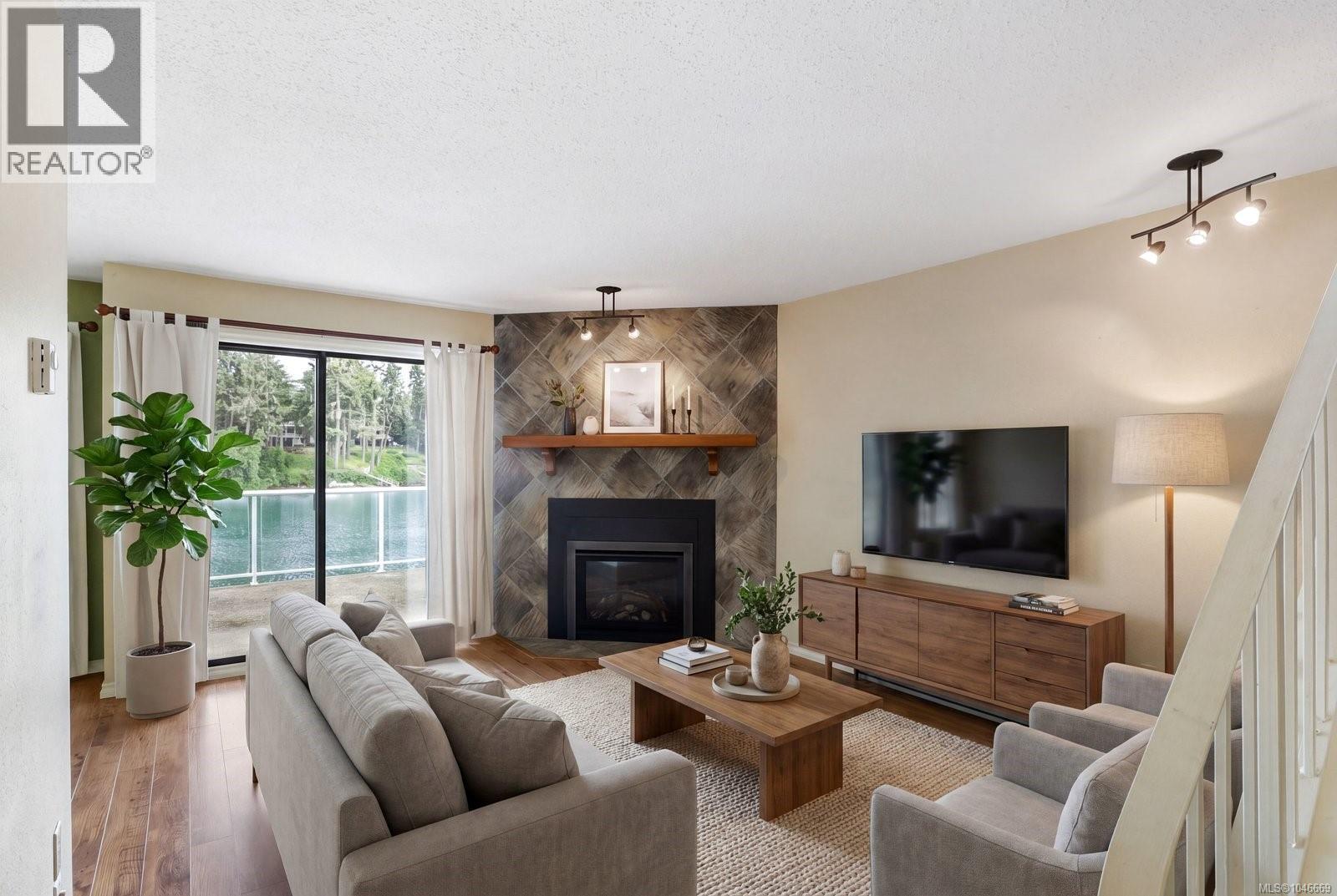 #3 67 Gorge Rd W - 2