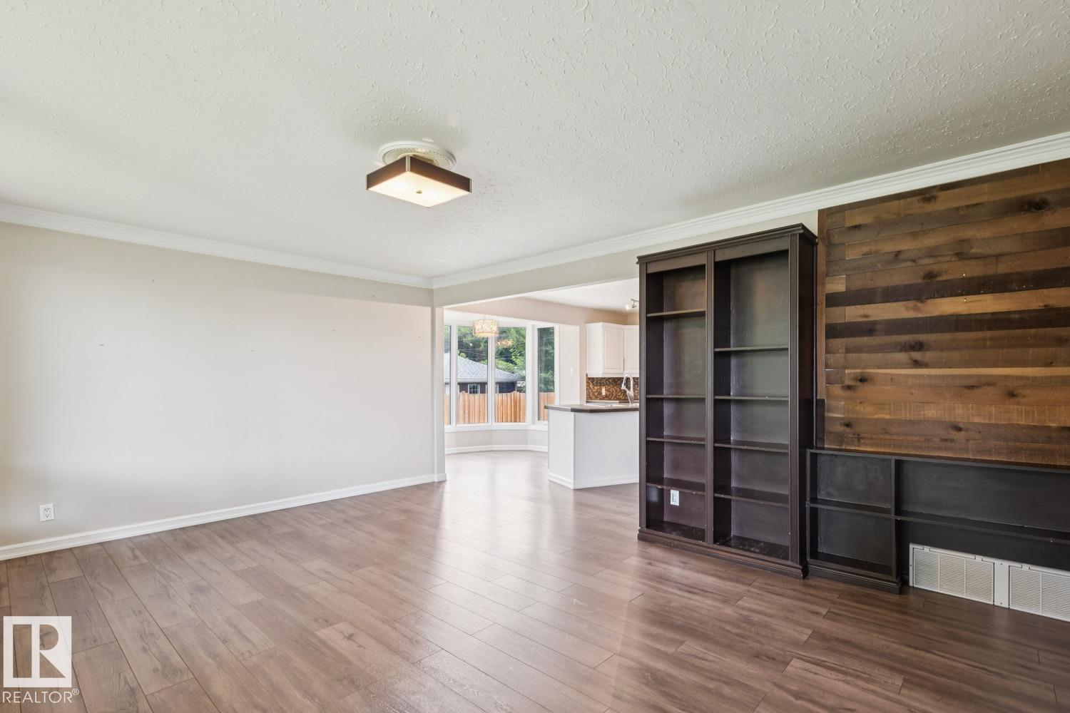 10151 71 ST NW - 5