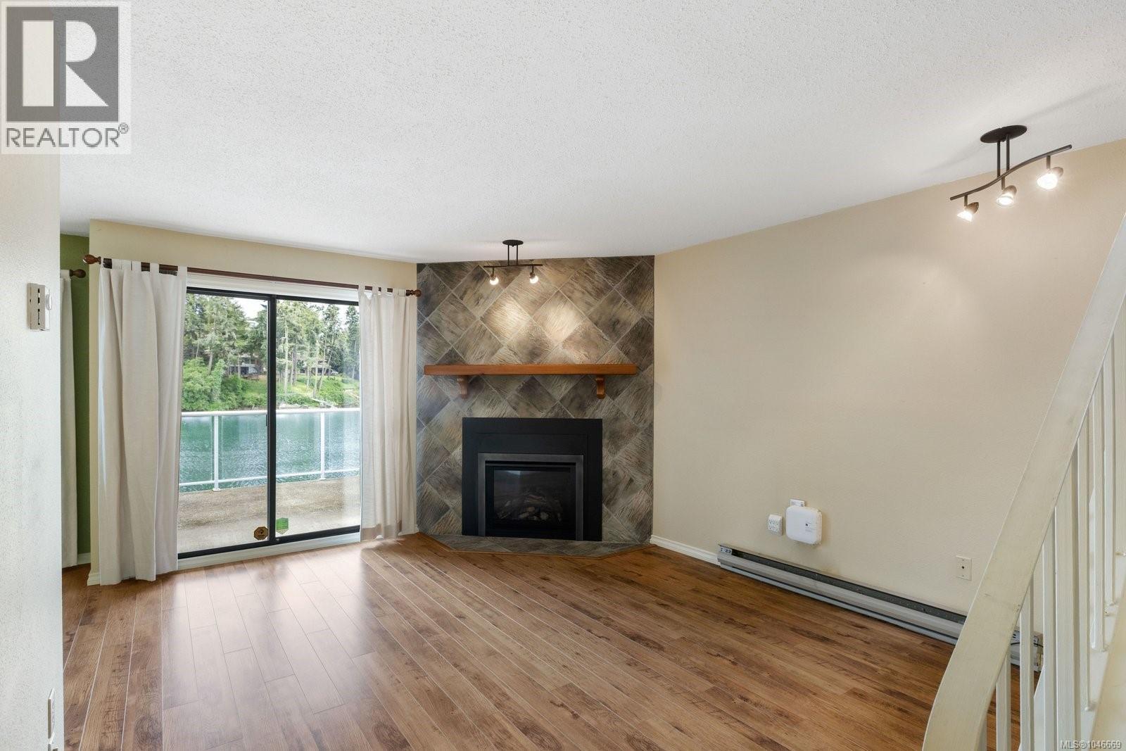 #3 67 Gorge Rd W - Image 3