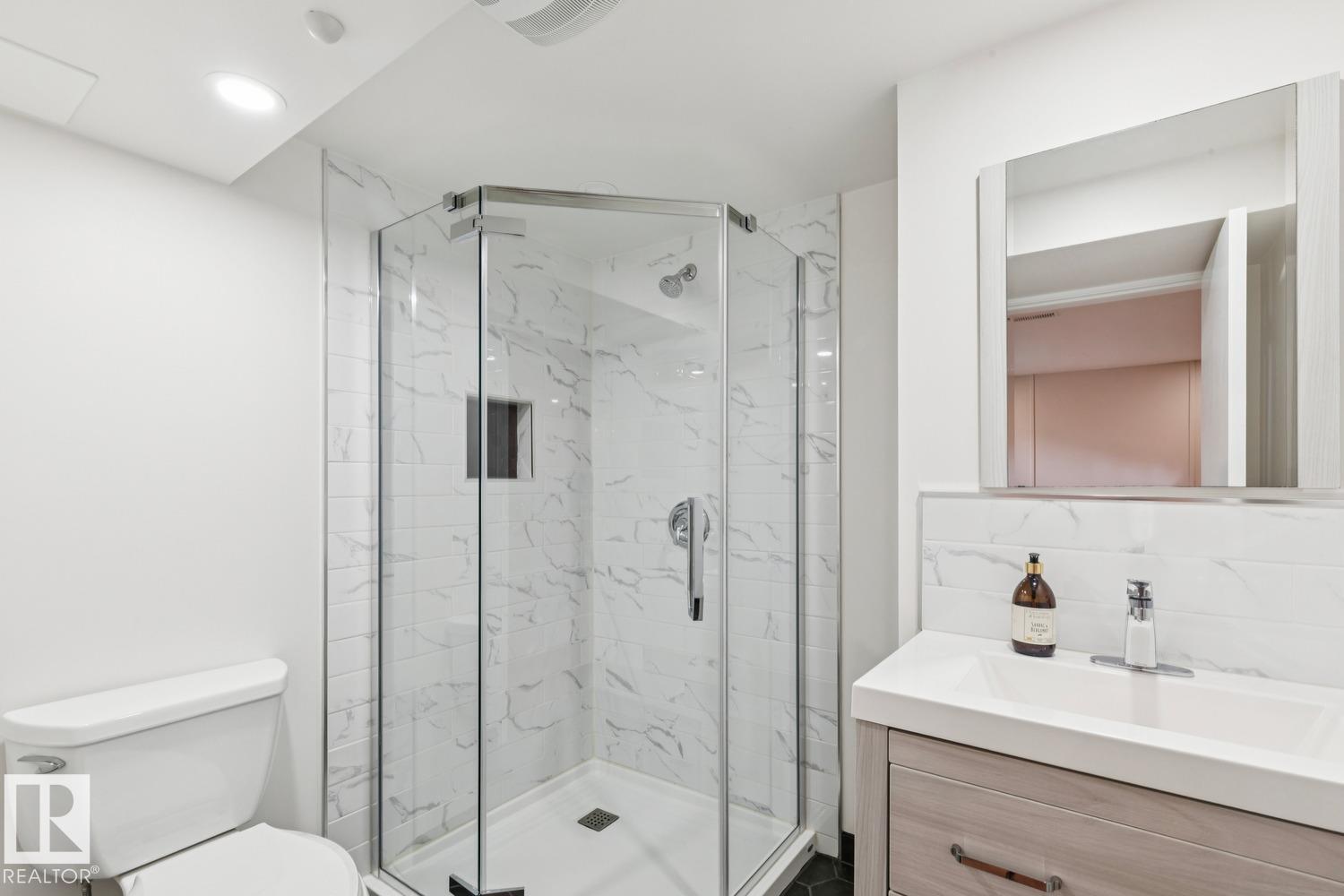 10151 71 ST NW - 23