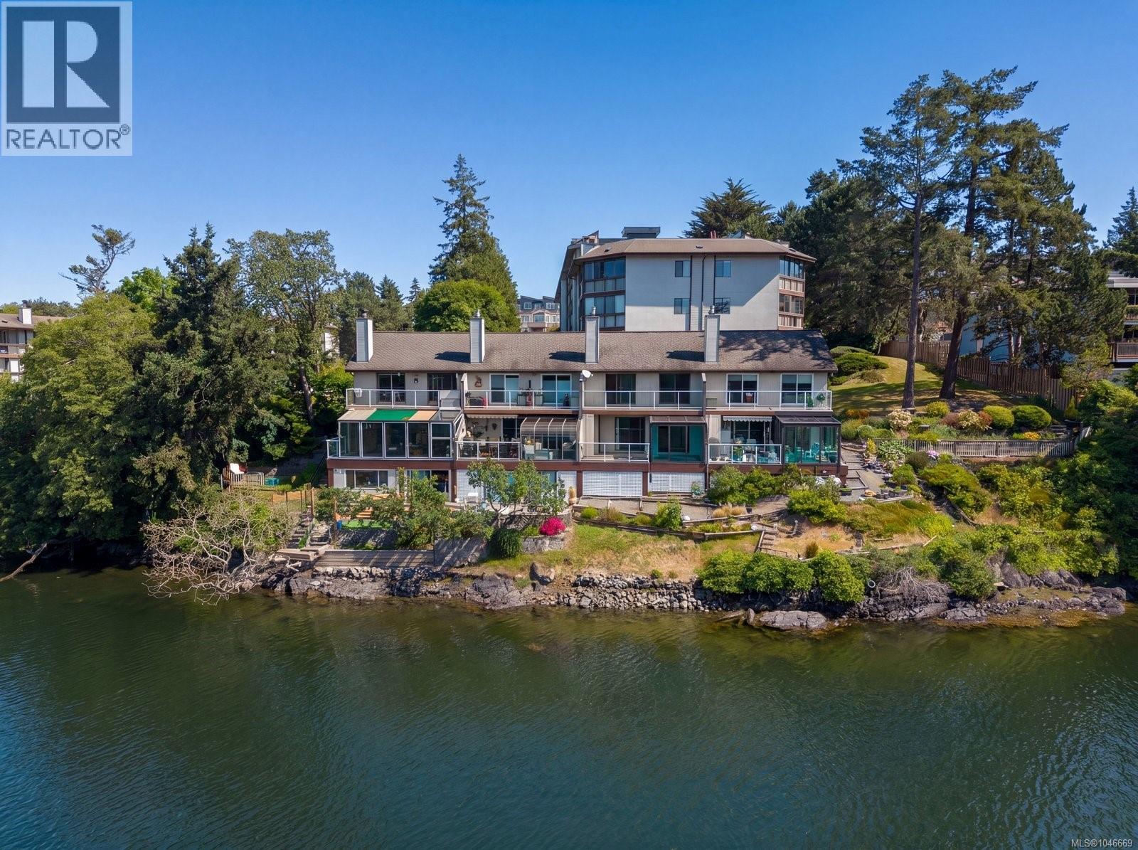#3 67 Gorge Rd W - 30