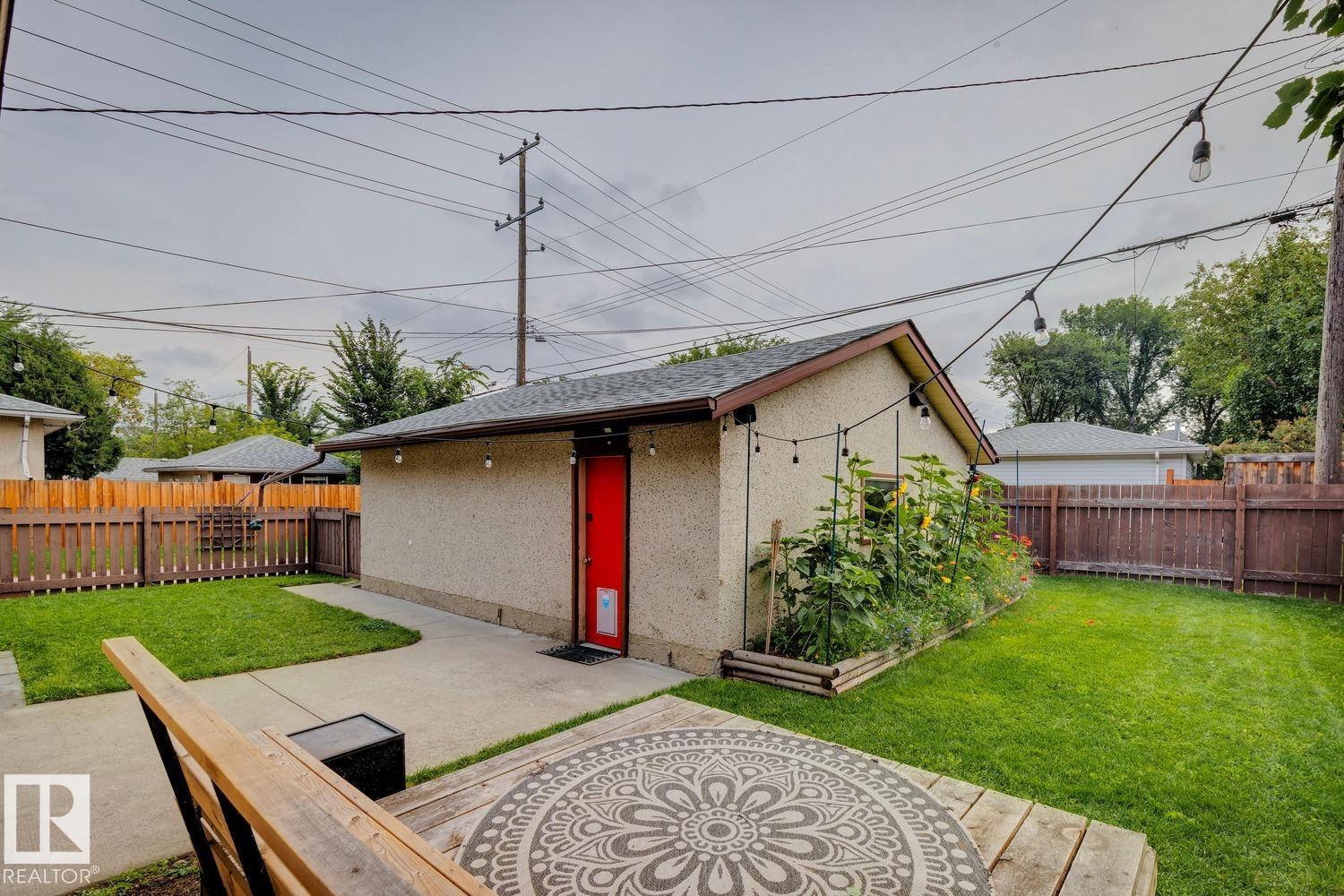 10151 71 ST NW - 32