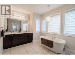 40 Frederick Pearson Street, East Gwillimbury, ON L9N0R8 Photo 29