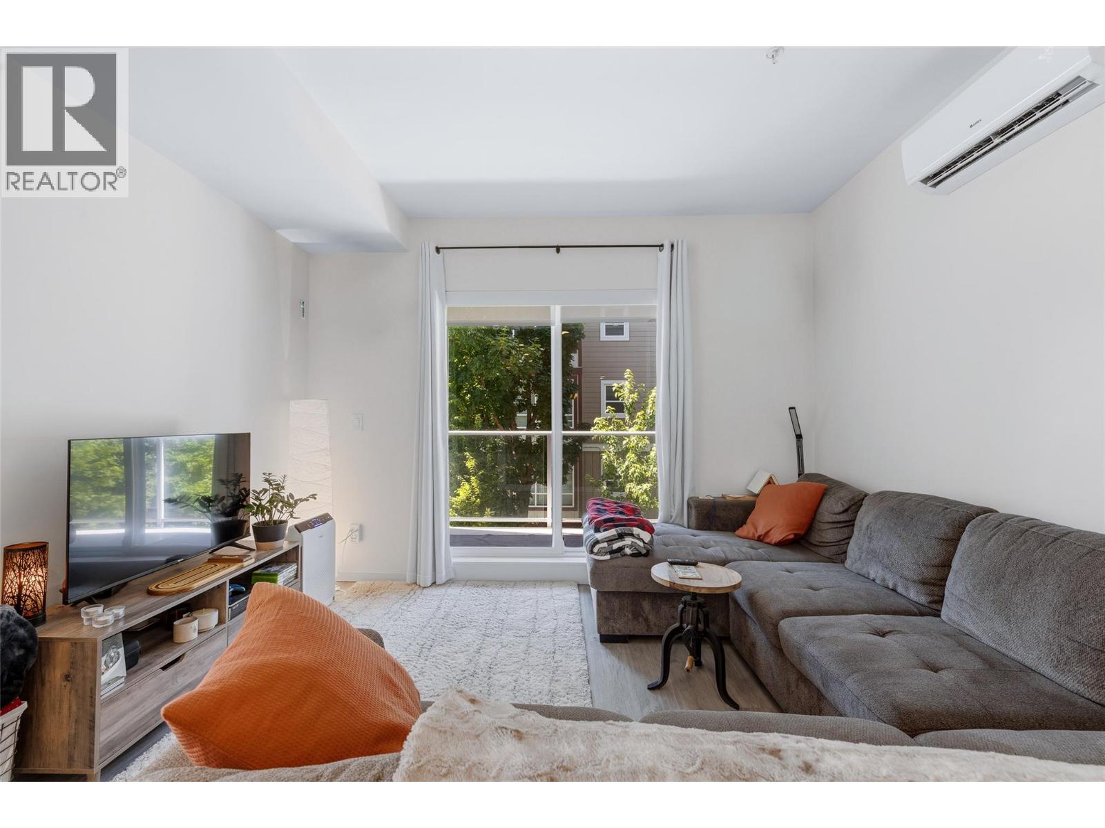 #203 880 Saucier Avenue - 11