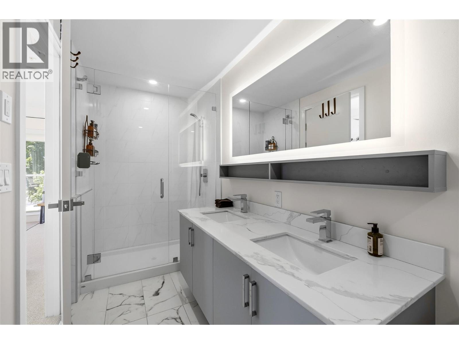 #203 880 Saucier Avenue - 20