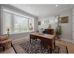 13632 Blackburn Avenue, White Rock, BC V4B2Y8 Photo 8