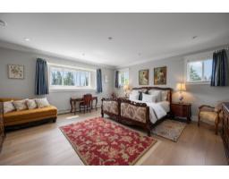 13632 Blackburn Avenue, White Rock, BC V4B2Y8 Photo 19