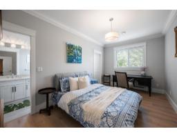 13632 Blackburn Avenue, White Rock, BC V4B2Y8 Photo 24