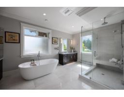 13632 Blackburn Avenue, White Rock, BC V4B2Y8 Photo 22