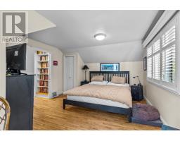 4 Maple Street thumbnail 34