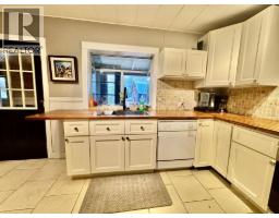 Full bathroom - 159 North Fork Road, Cherryville, BC V0E2G3 Photo 6