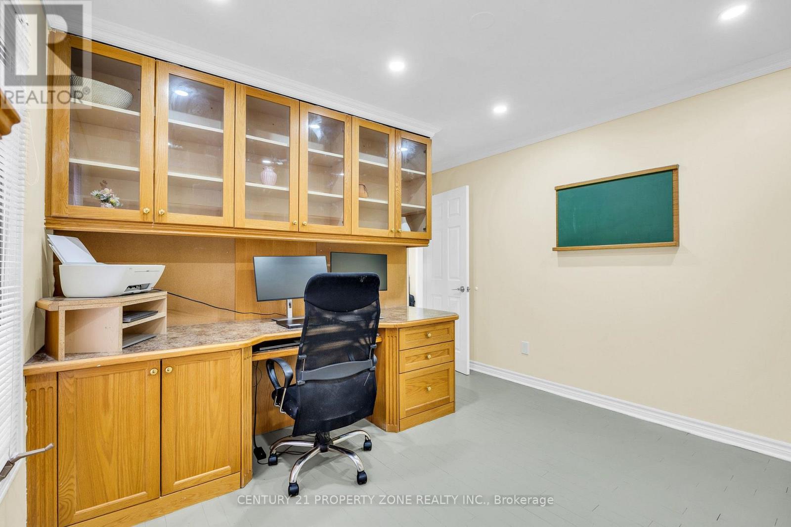 27 BASSETT BOULEVARD - 12