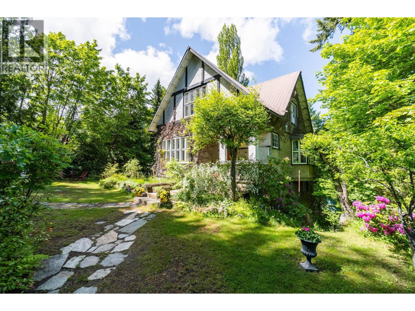 1107 ROBERTSON Avenue - 1