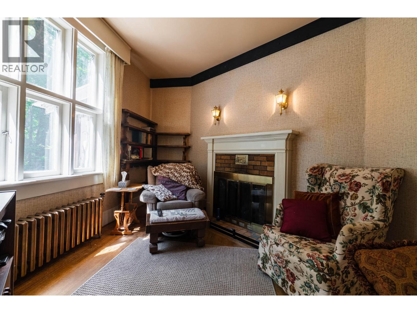 1107 ROBERTSON Avenue - 10