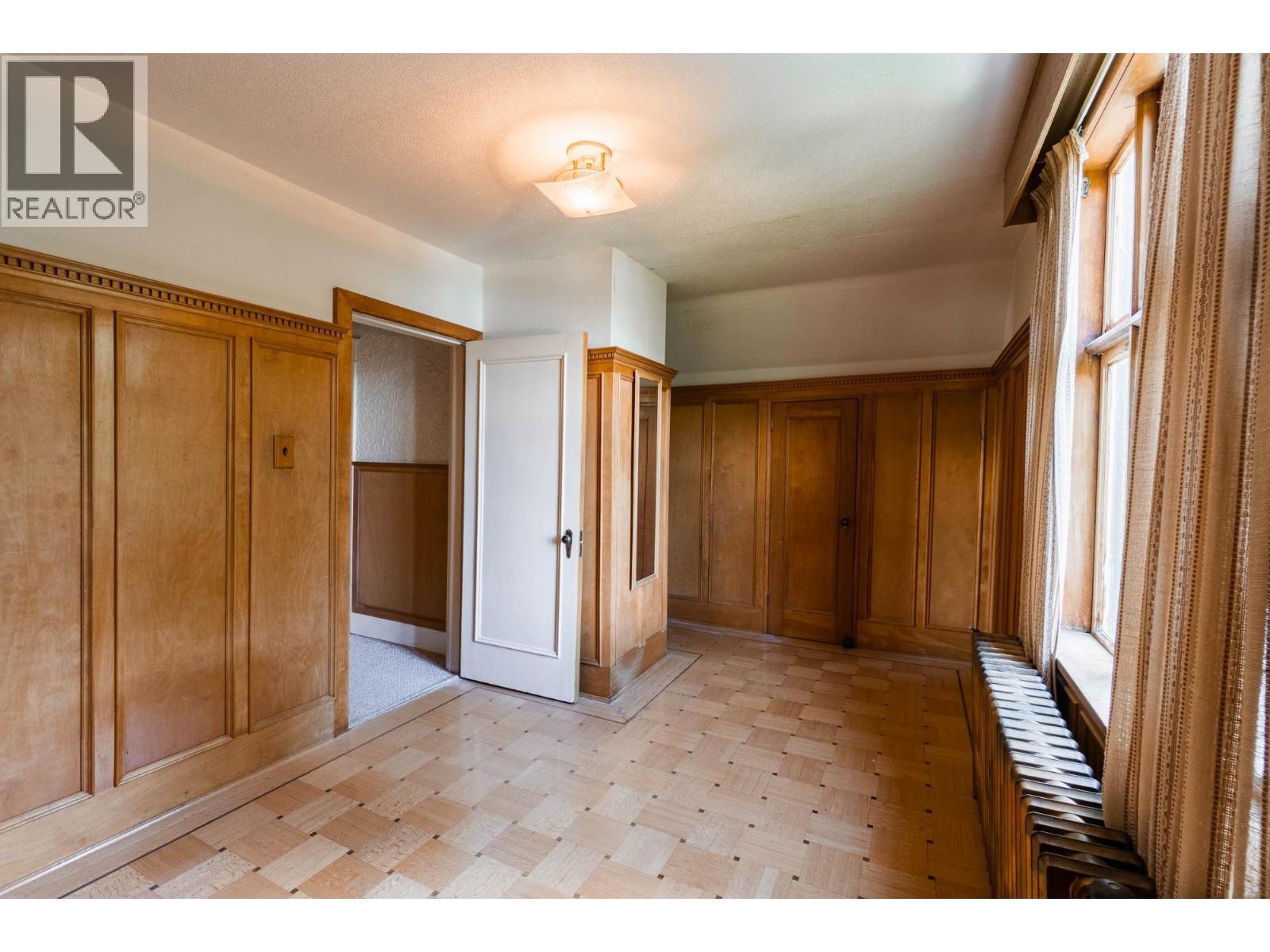 1107 ROBERTSON Avenue - 11