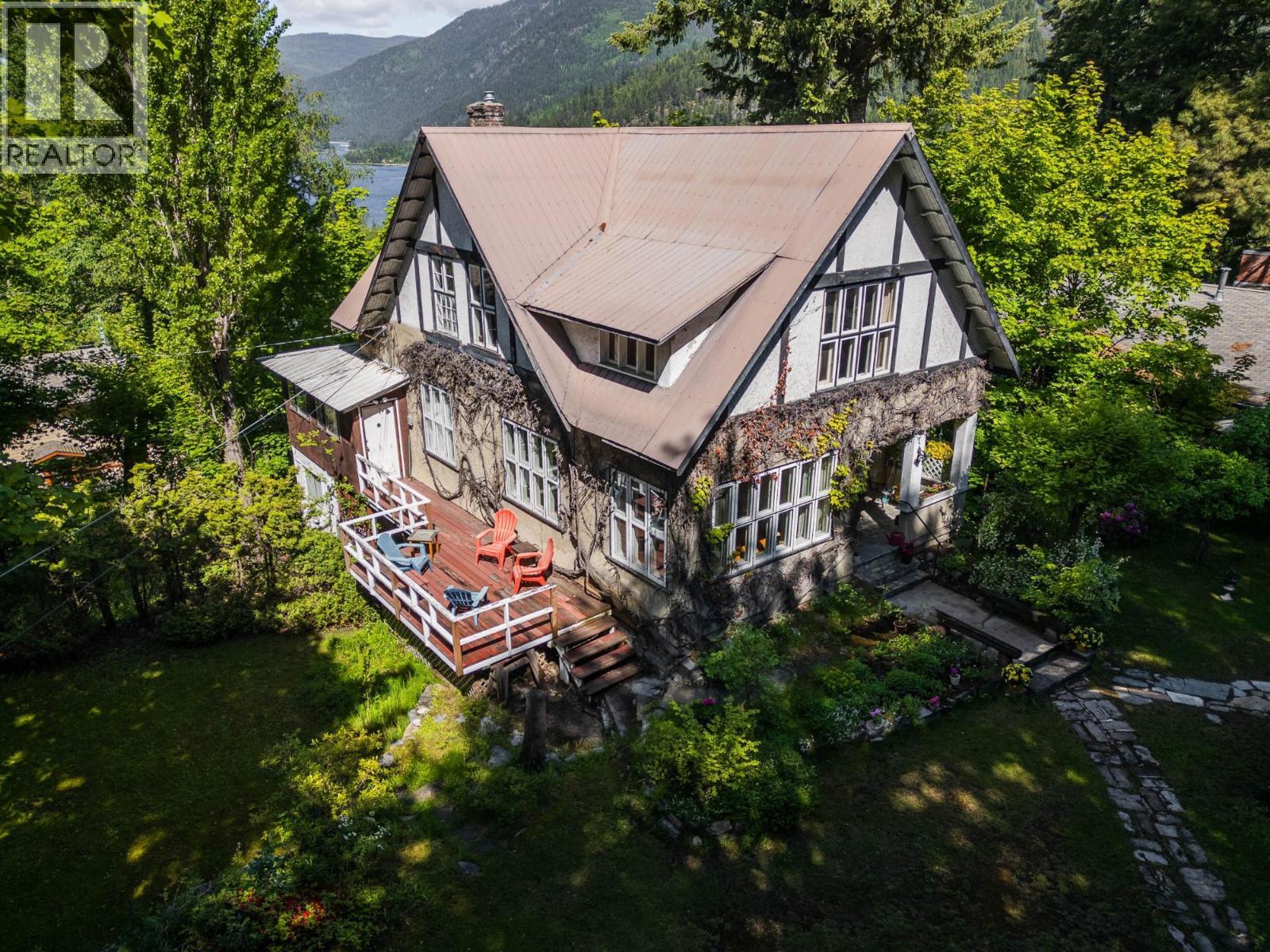 1107 ROBERTSON Avenue - 2