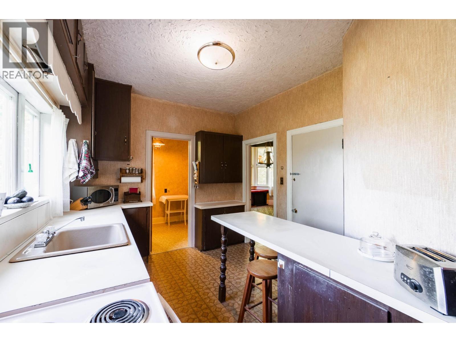 1107 ROBERTSON Avenue - 22