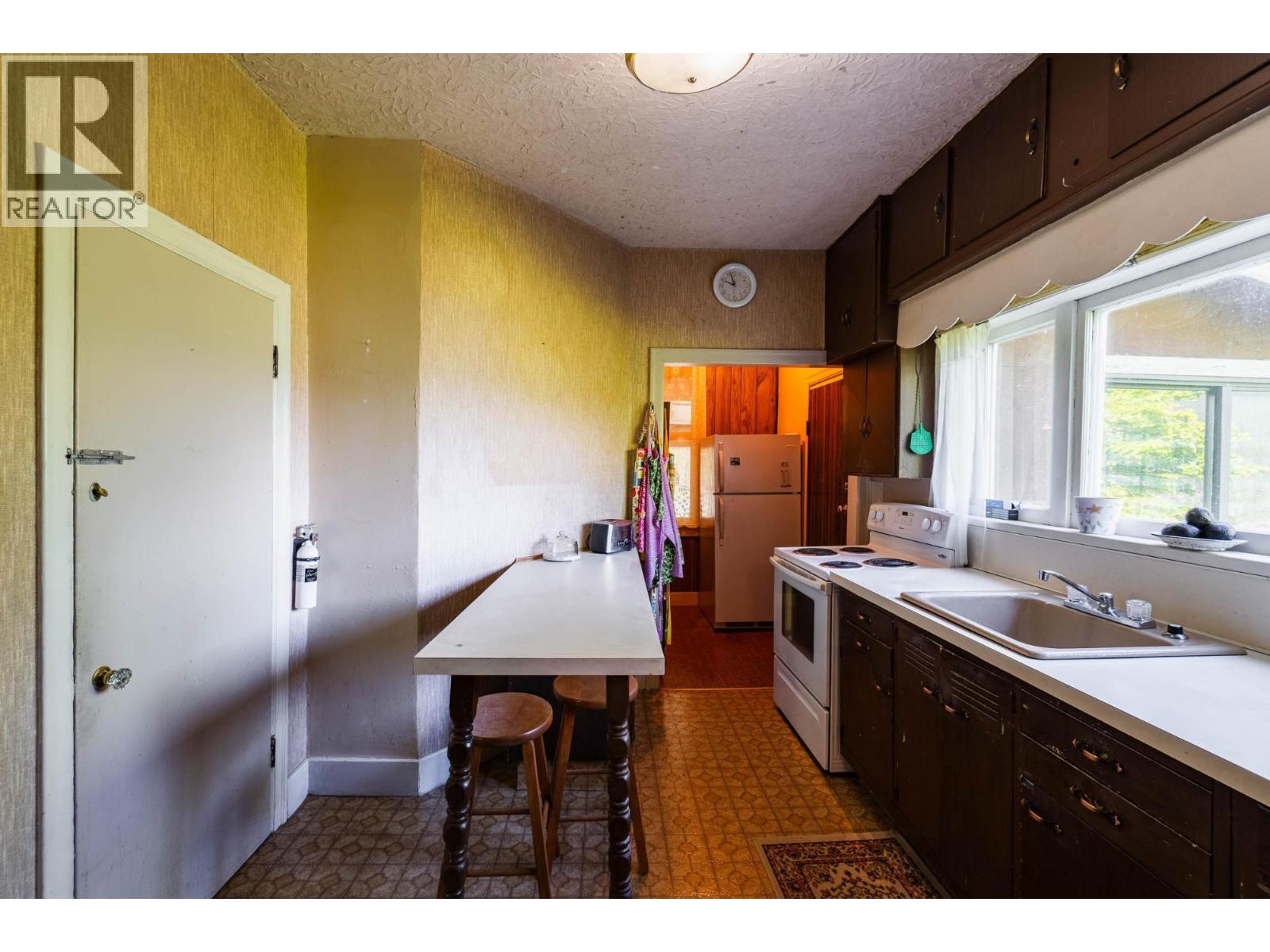 1107 ROBERTSON Avenue - 24