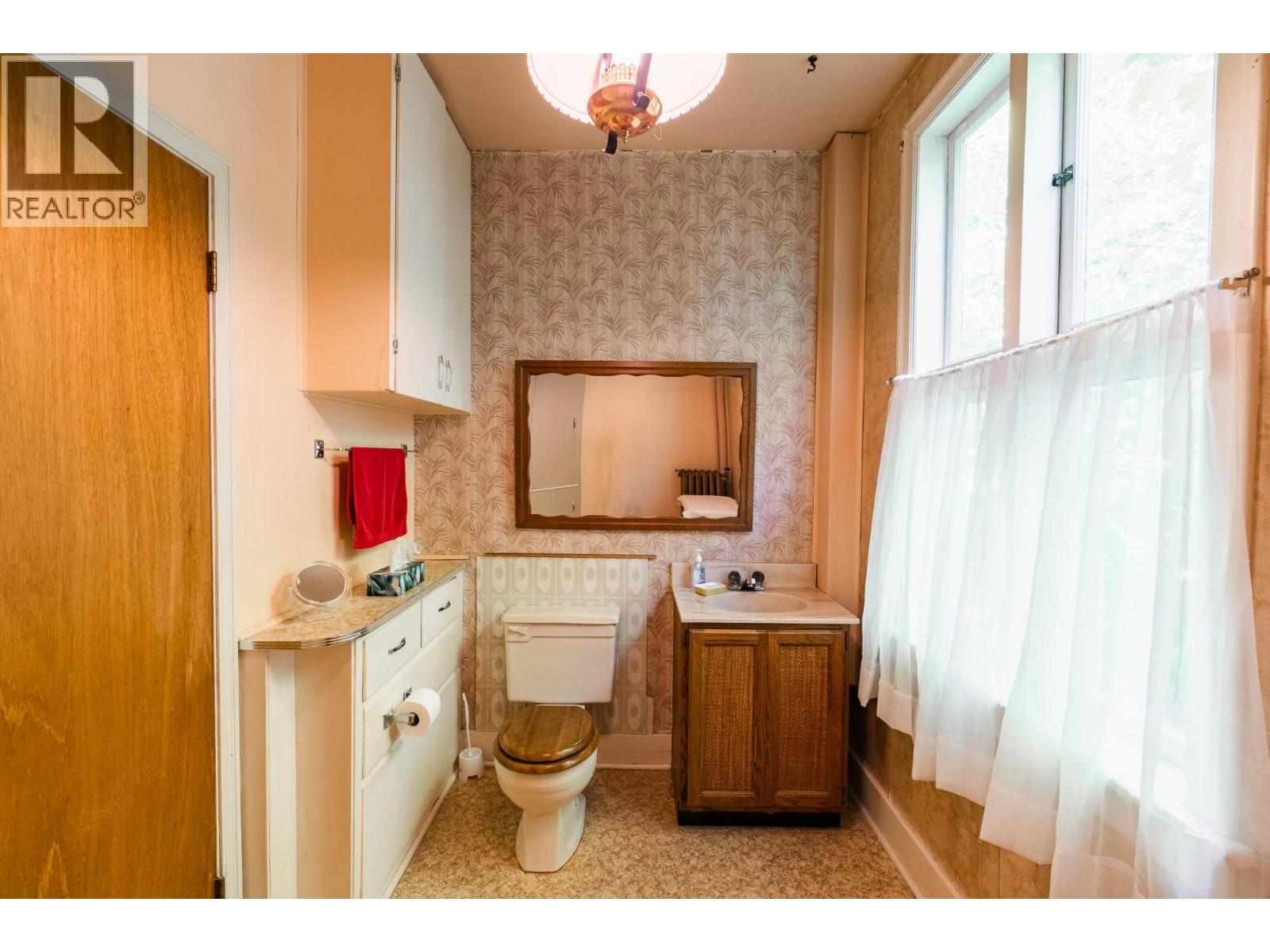 1107 ROBERTSON Avenue - Image 25