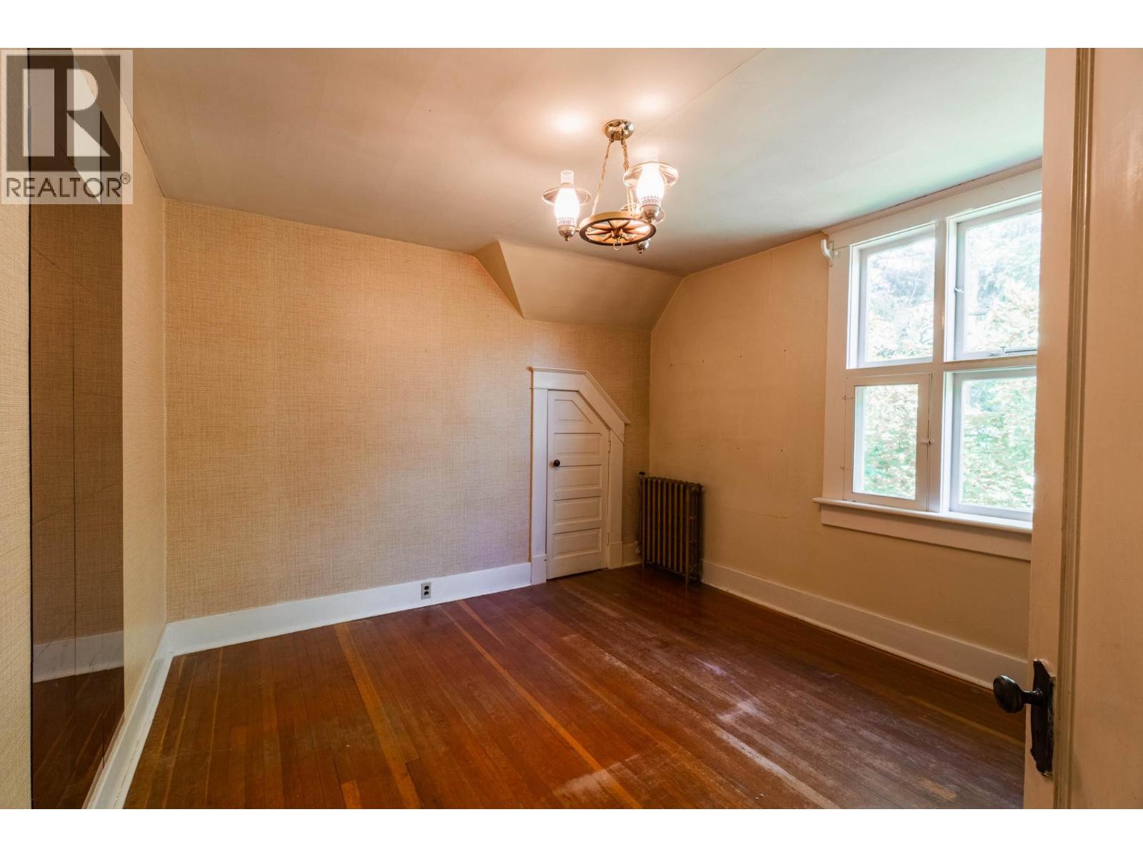 1107 ROBERTSON Avenue - 28