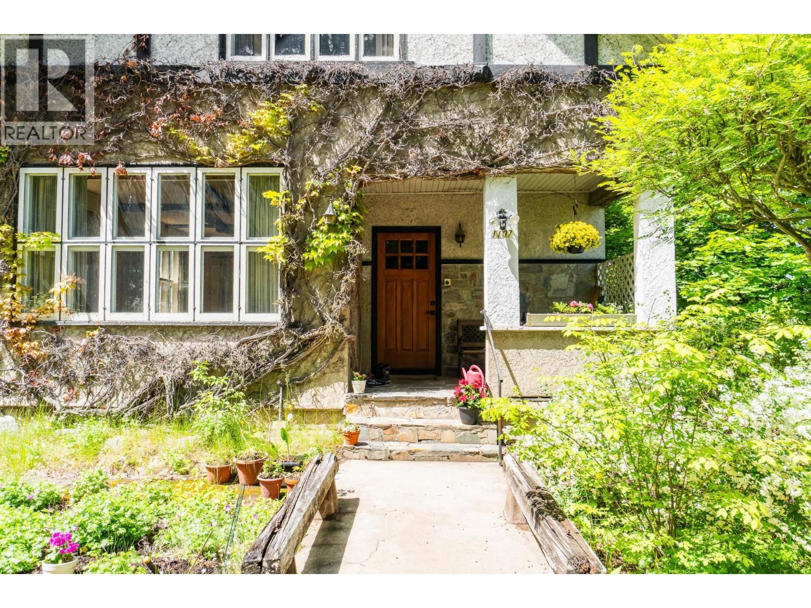 1107 ROBERTSON Avenue - 3