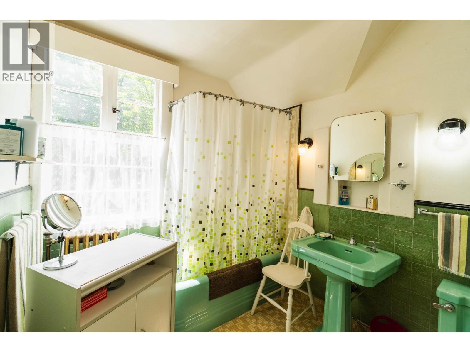 1107 ROBERTSON Avenue - 32
