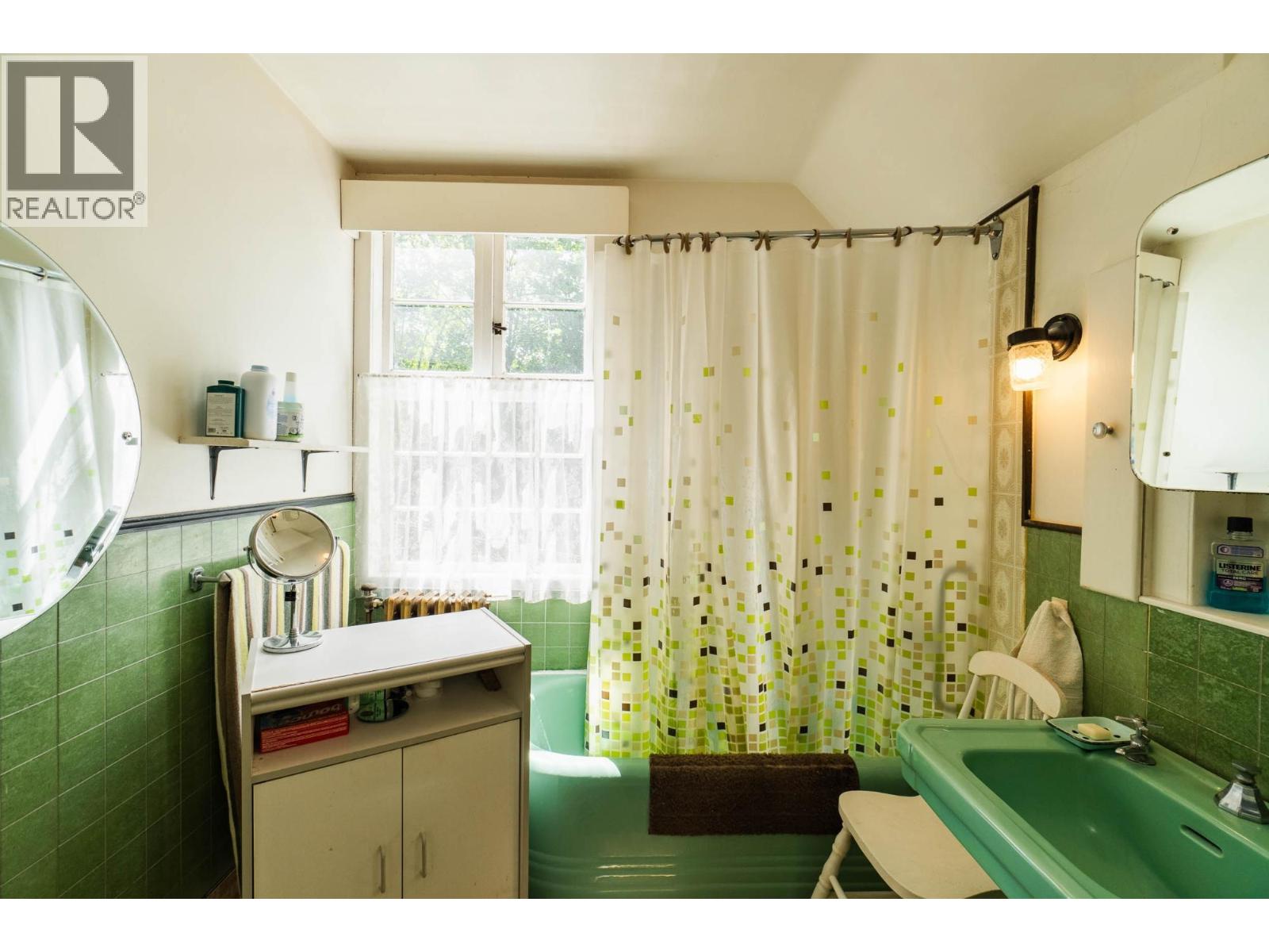 1107 ROBERTSON Avenue - 34