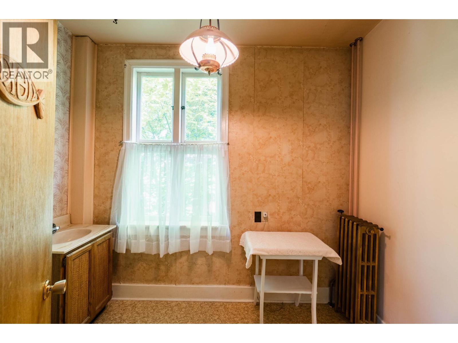1107 ROBERTSON Avenue - 36