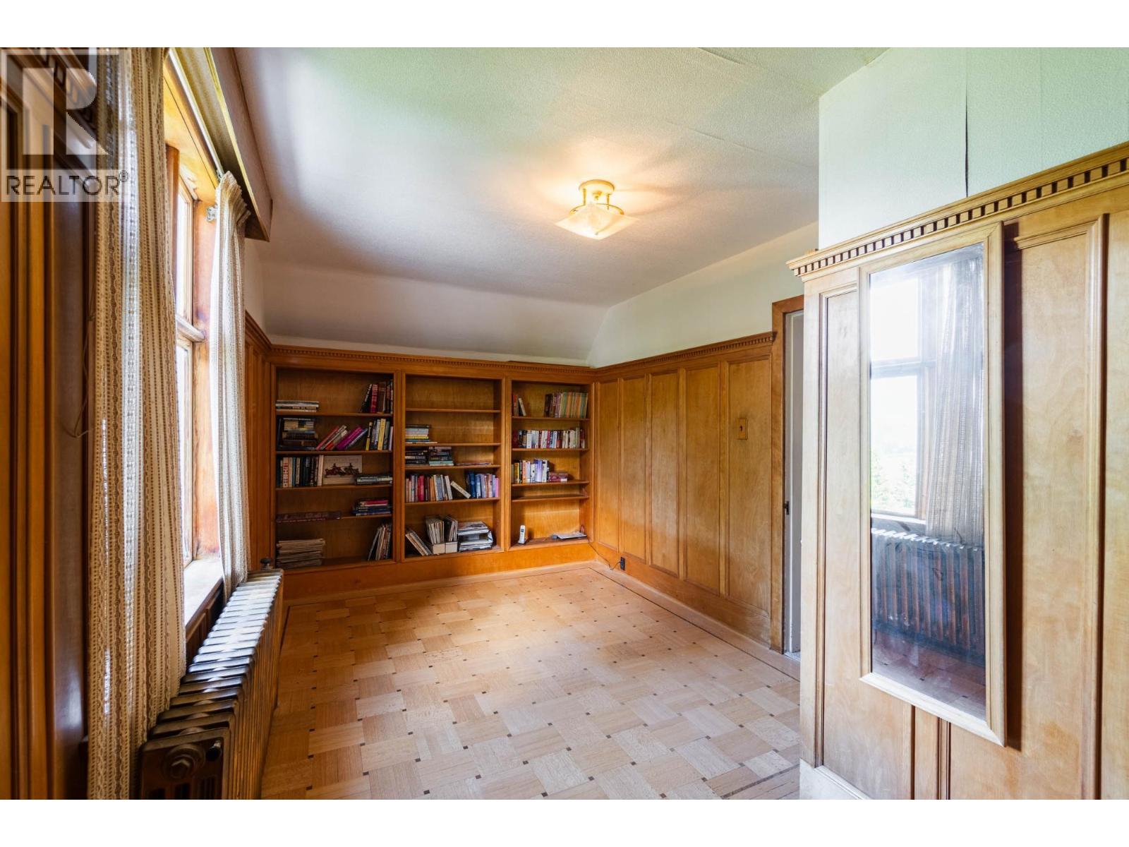 1107 ROBERTSON Avenue - 55