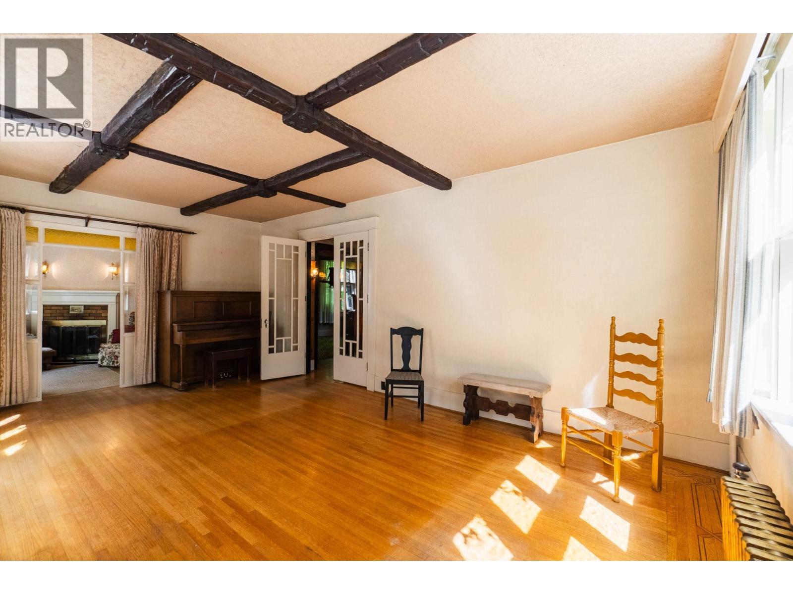 1107 ROBERTSON Avenue - Image 8