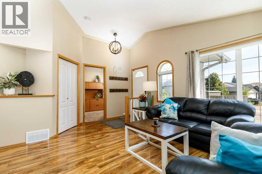 172 Duckering Close - Photo 7