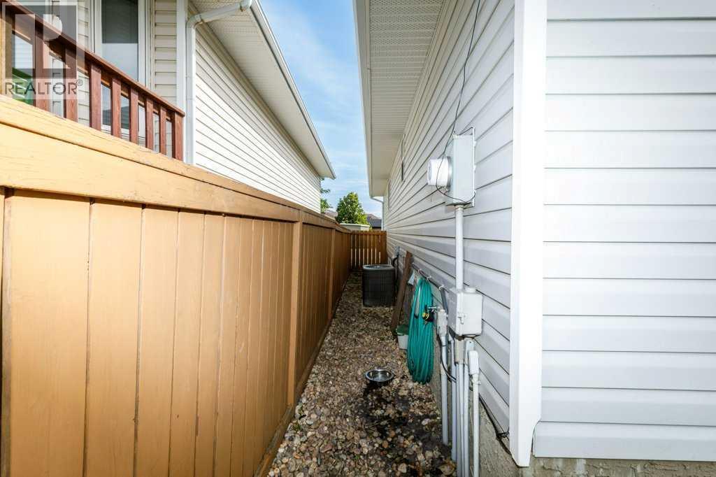 172 Duckering Close - Photo 39