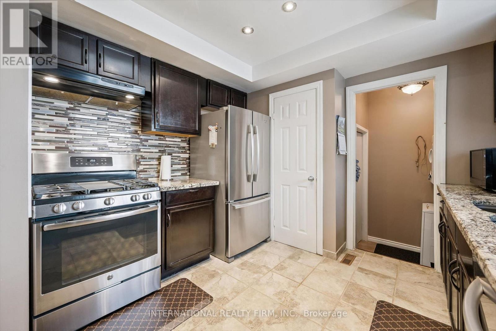 2659 CONSTABLE ROAD - 10