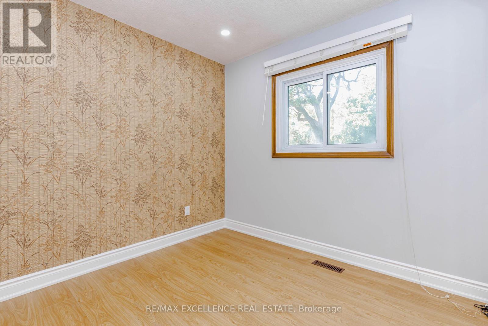 15 MAIDSTONE CRESCENT - 23