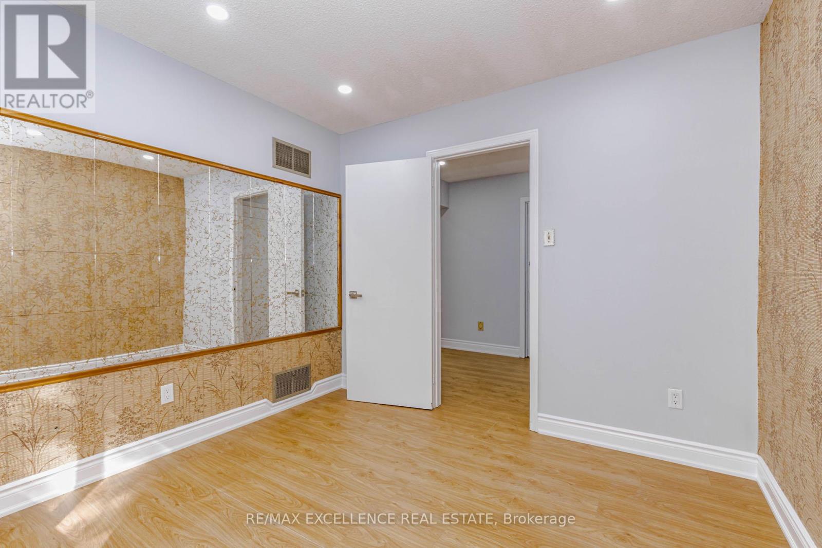 15 MAIDSTONE CRESCENT - 25