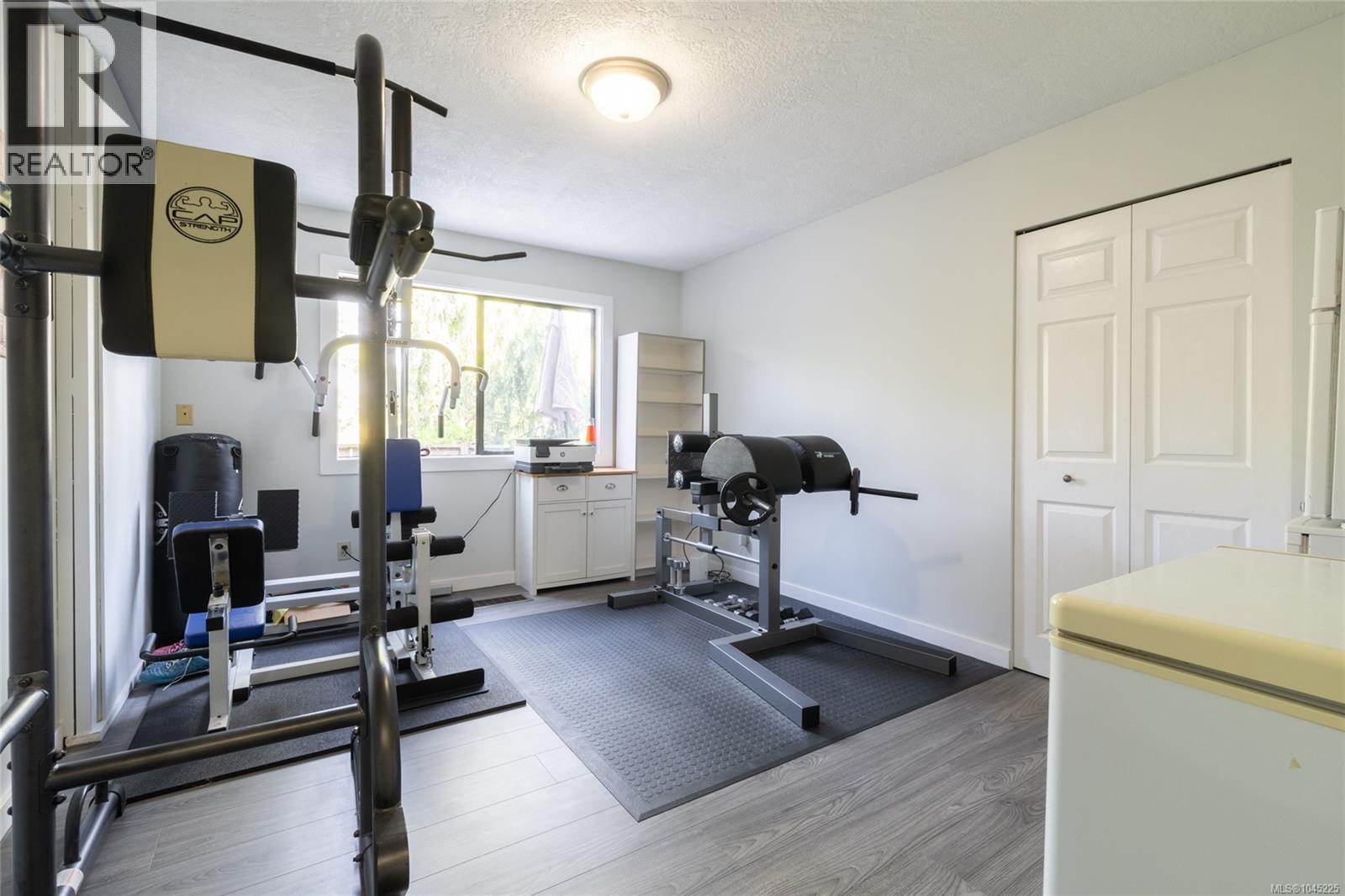 3239 Sedgwick Dr - Image 21