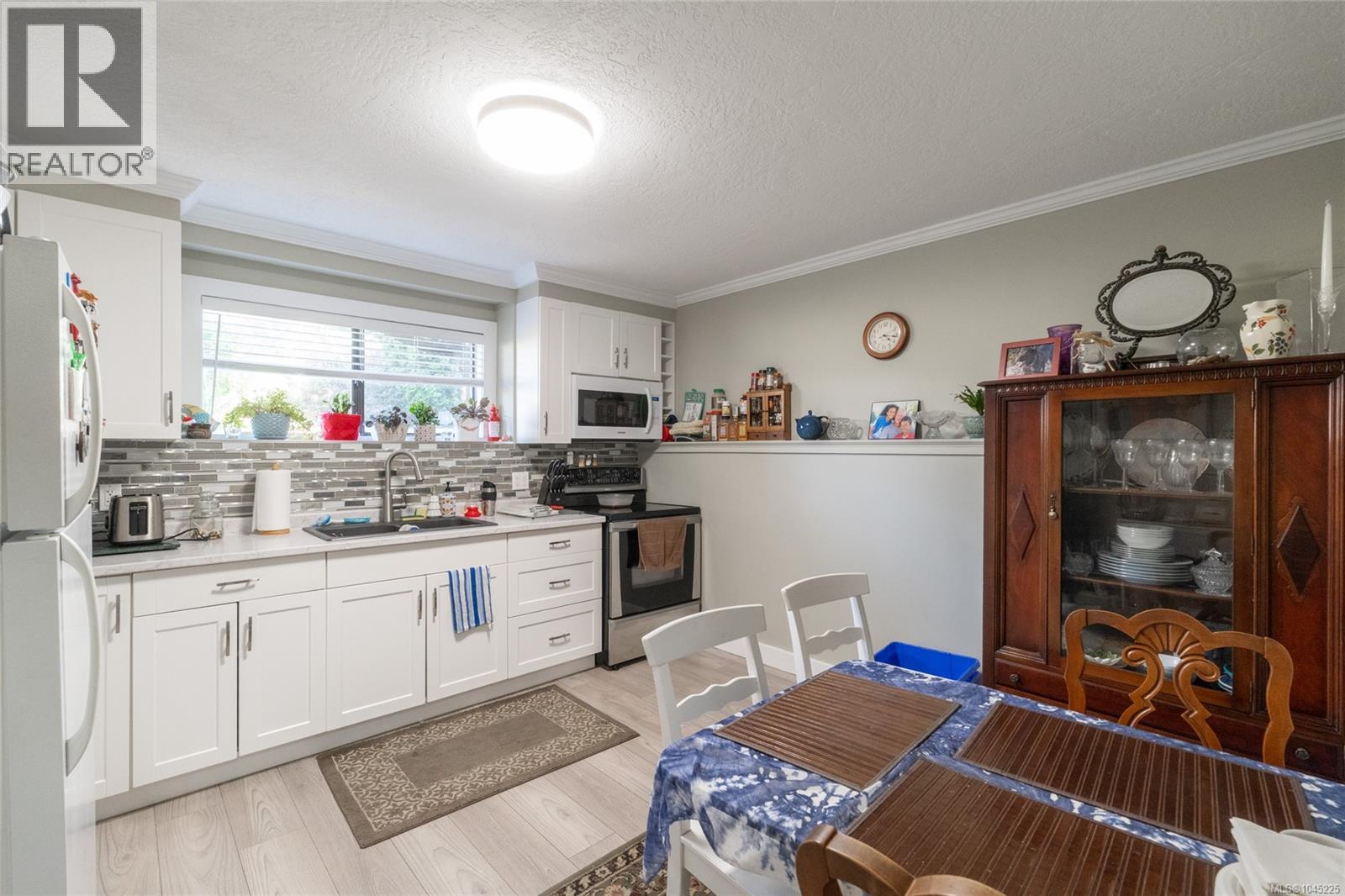 3239 Sedgwick Dr - 27