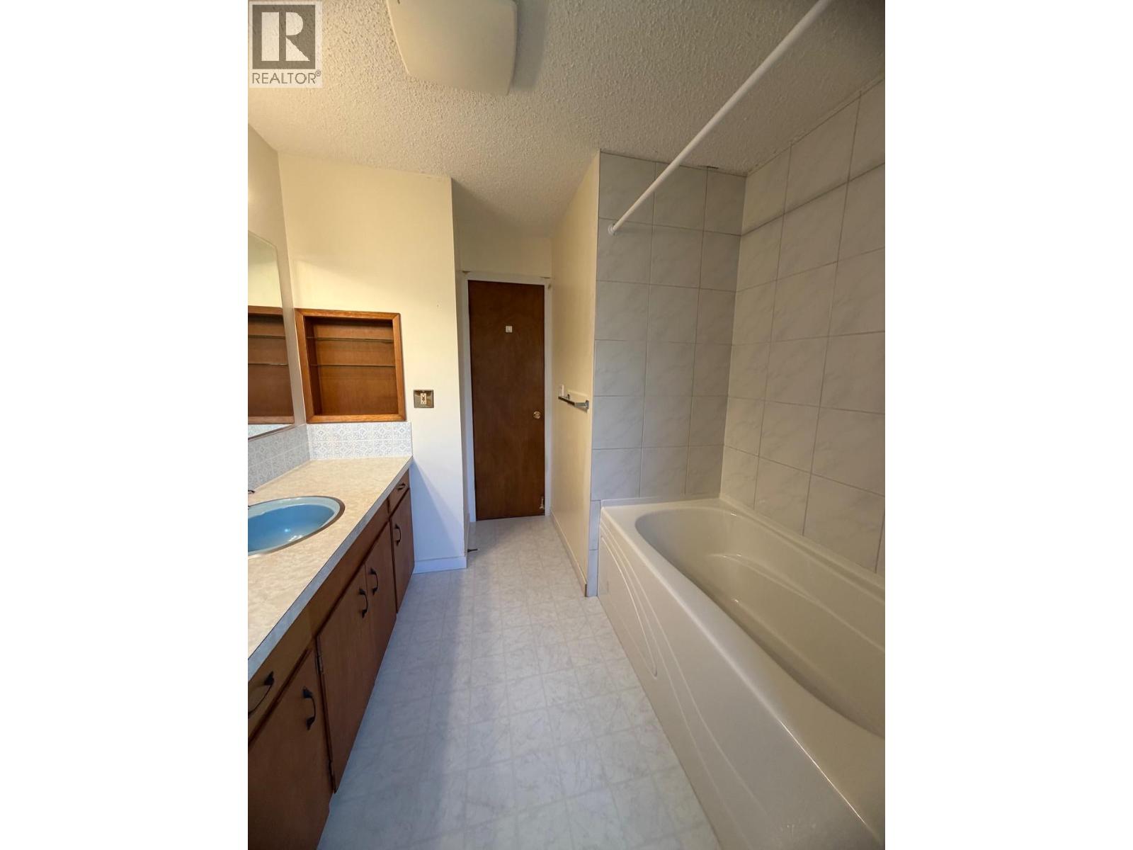  2000 Hollywood Road South, Kelowna